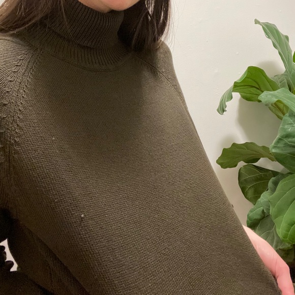 Olive green turtle neck by Jeanne Pierre - Picture 2 of 4